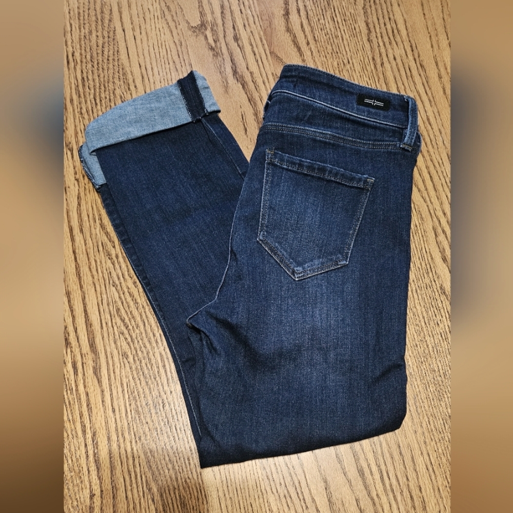 Liverpool Los Angeles Size 6 Cropped Jeans. With Stretch.